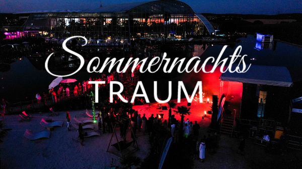 Panoramablick auf die Thermen & Badewelt Sinsheim bei Nacht