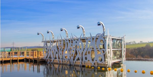 Das Saunaboot am Steg der Thermen & Badewelt Sinsheim