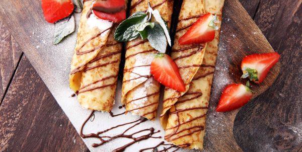 Crêpe mit Schokolade und Erdbeeren