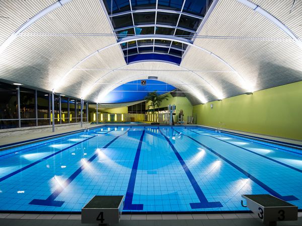 Sportbad mit 25 Meter Schwimmbahnen