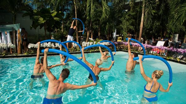 Gästebetreuung beim Aquafit in der großen Lagune