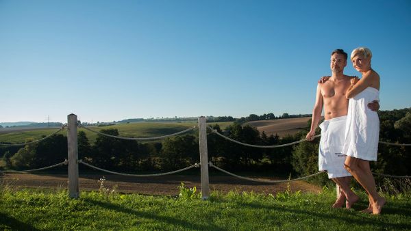 Pärchen mit Ausblick auf den Kraichgau