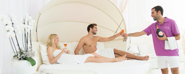 Sky Lounge Liegenservice mit Champagner