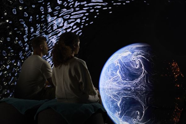Paar im Immersive Horizon