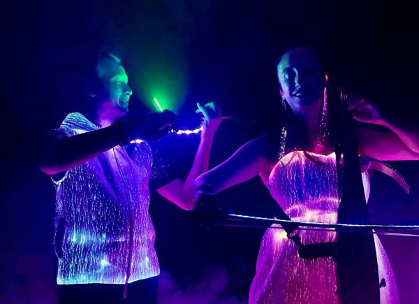 Band mit LED-Klamotten