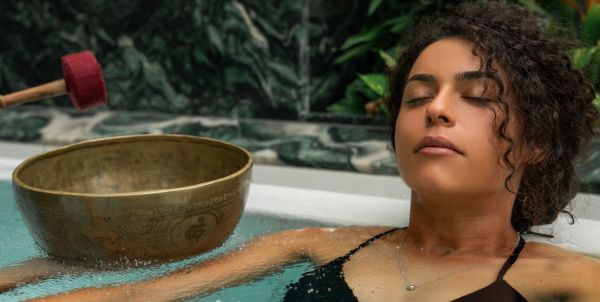 Klangschalen-Entspannung im Selenbecken