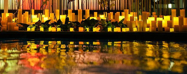 Frau singt, Mann dahiner am Keyboard