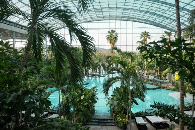 Große Lagune im Palmenparadies der Thermen und Badewelt Sinsheim