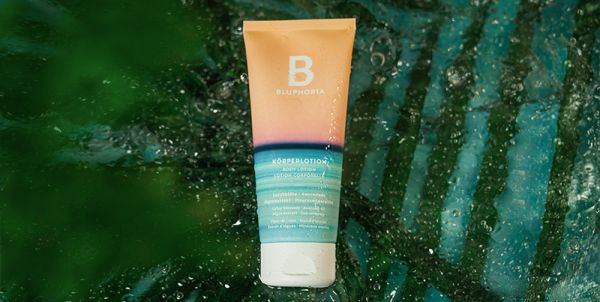 Verschiedene teilweise verpackte Produkte wie Seife