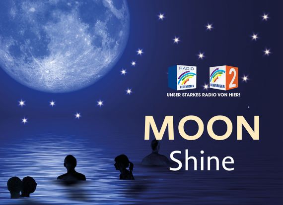 Moonshine-Baden Vollmond und Sterne